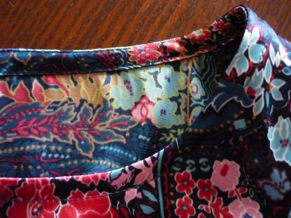 close-up of bias neckline binding