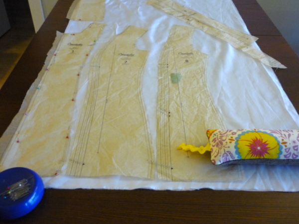 cut the underlining fabric