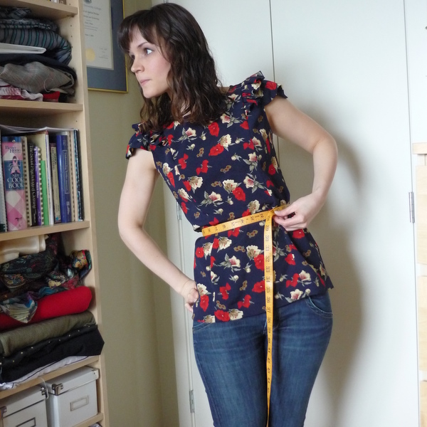 measuring your waist - bend to find your natural waistline