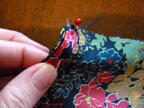 pin sideseam together, lining up finished edges of armhole binding