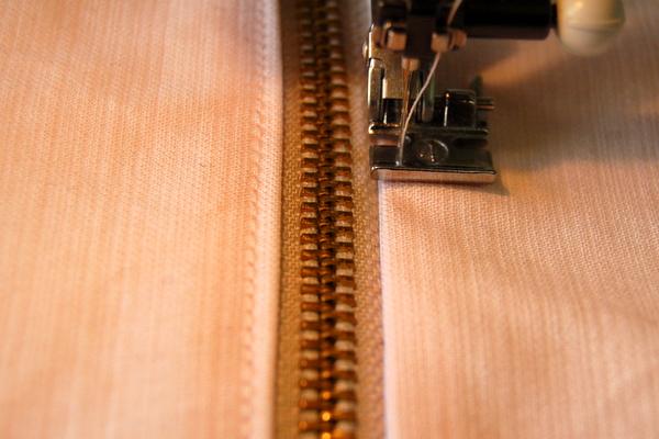 edgestich zipper in place