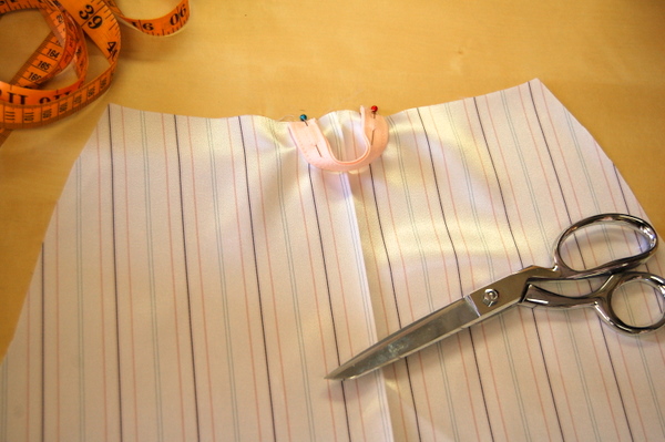 centre loop at the back neck of the lining