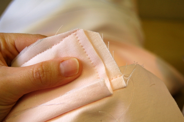 trim corners, trim seam allowances