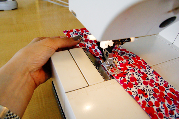 sewing the shirt collar 18