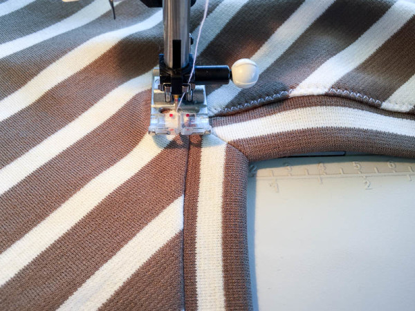 renfrew v neck tutorial sewaholic patterns-1-15